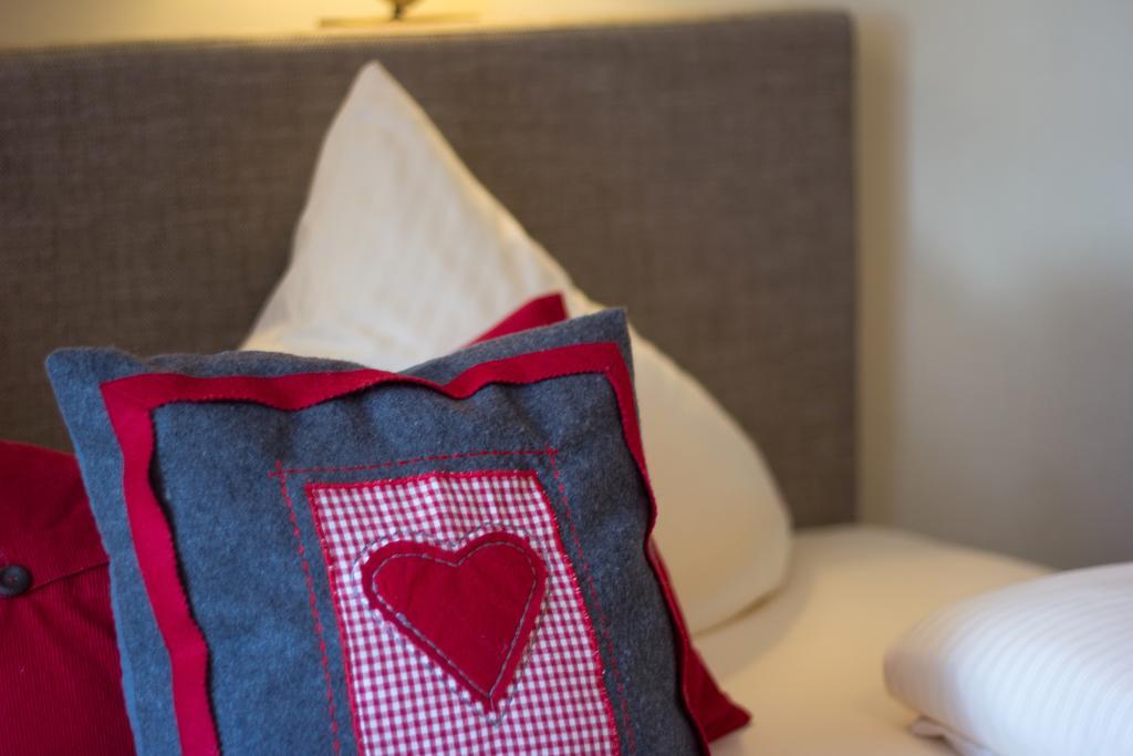 Dreimaederlhaus Am Berg Apartment Пфронтен Екстериор снимка