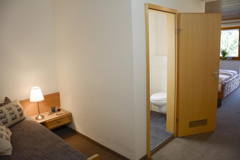 Dreimaederlhaus Am Berg Apartment Пфронтен Екстериор снимка