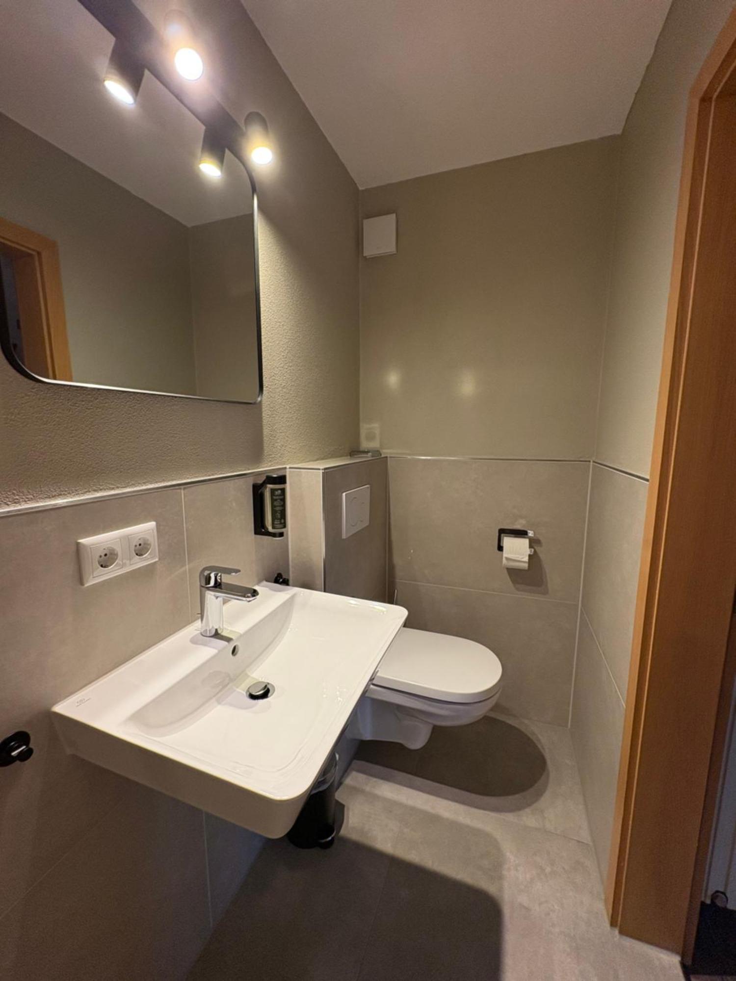Dreimaederlhaus Am Berg Apartment Пфронтен Екстериор снимка