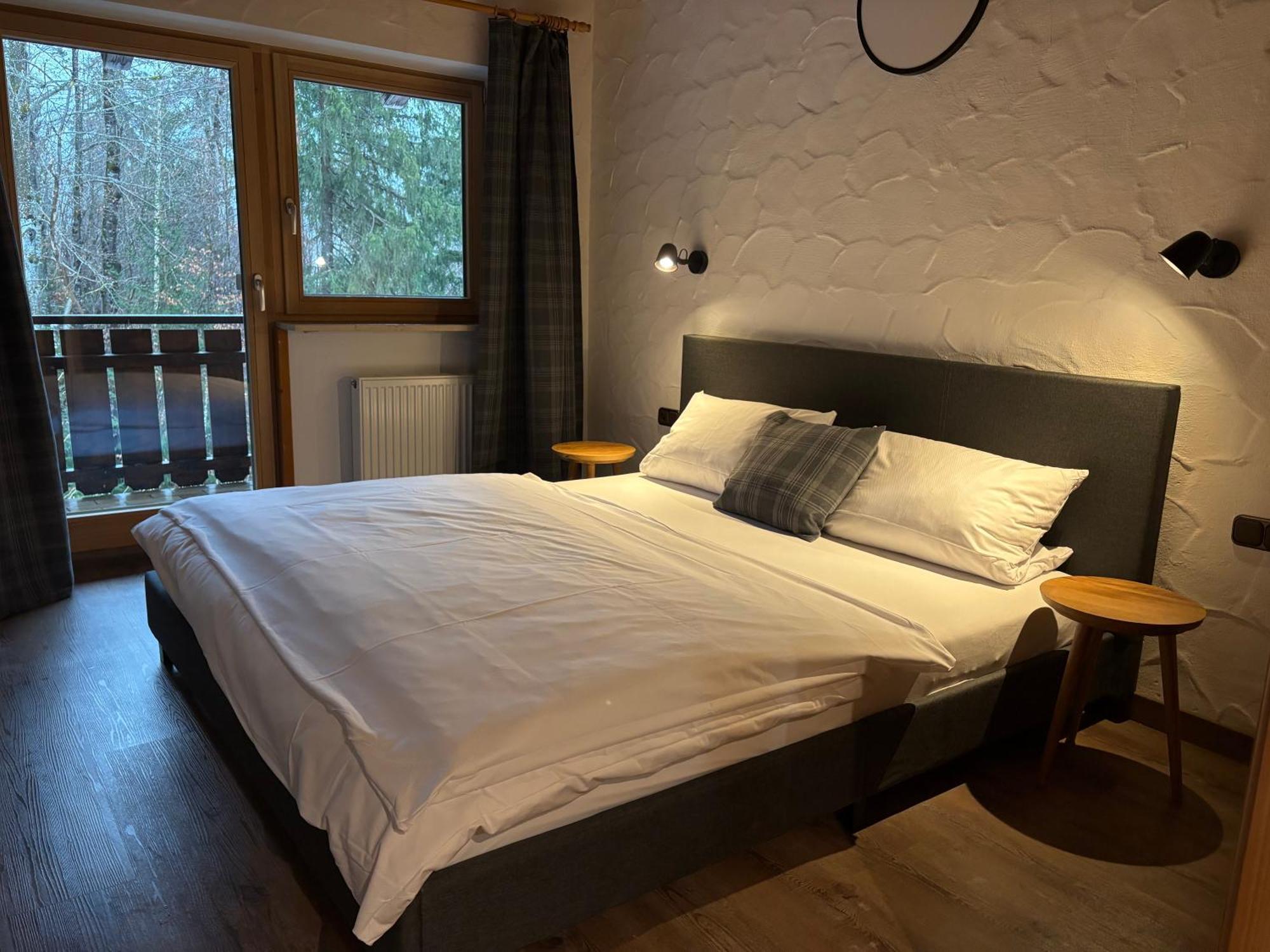 Dreimaederlhaus Am Berg Apartment Пфронтен Екстериор снимка