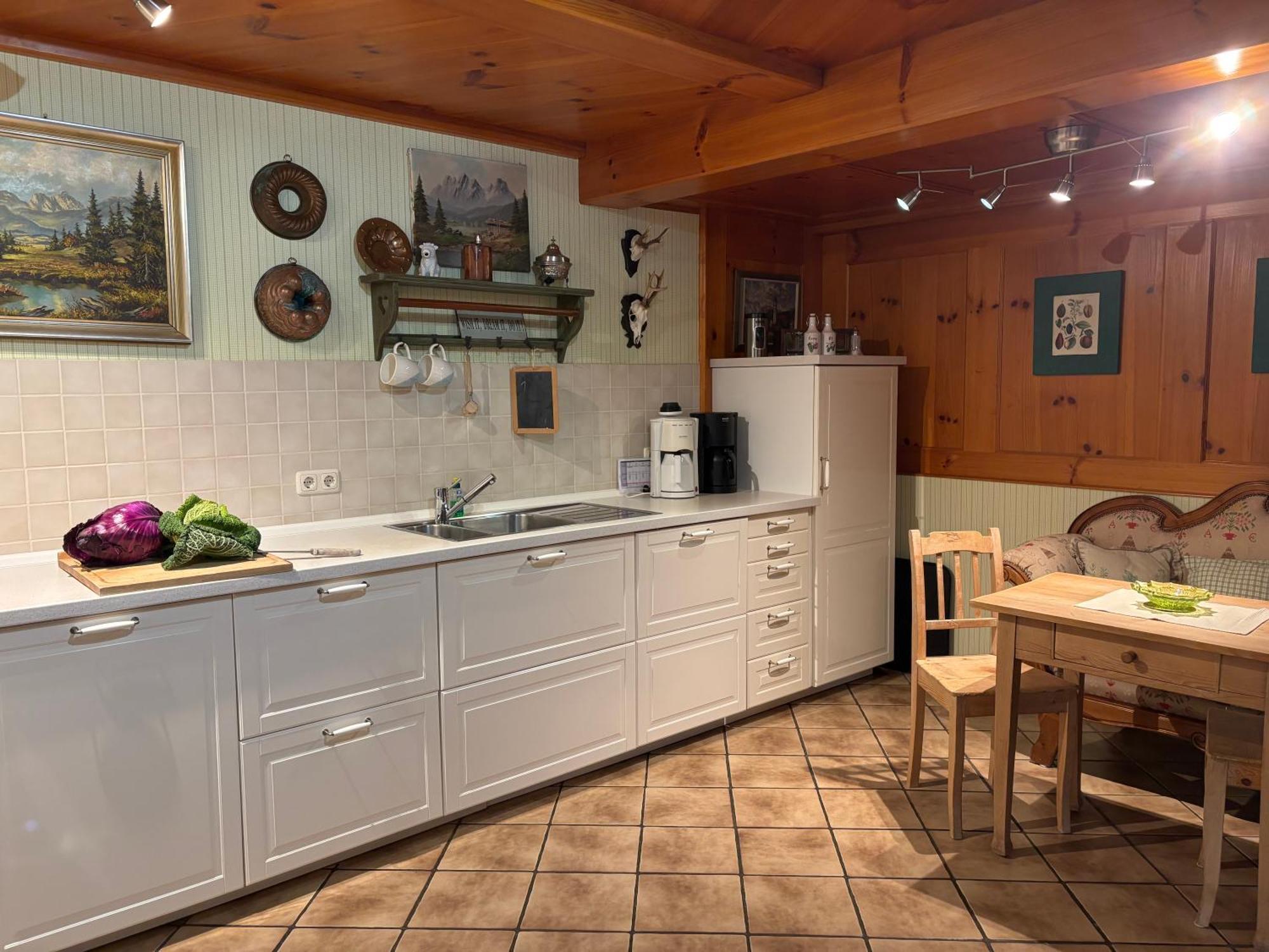 Dreimaederlhaus Am Berg Apartment Пфронтен Екстериор снимка