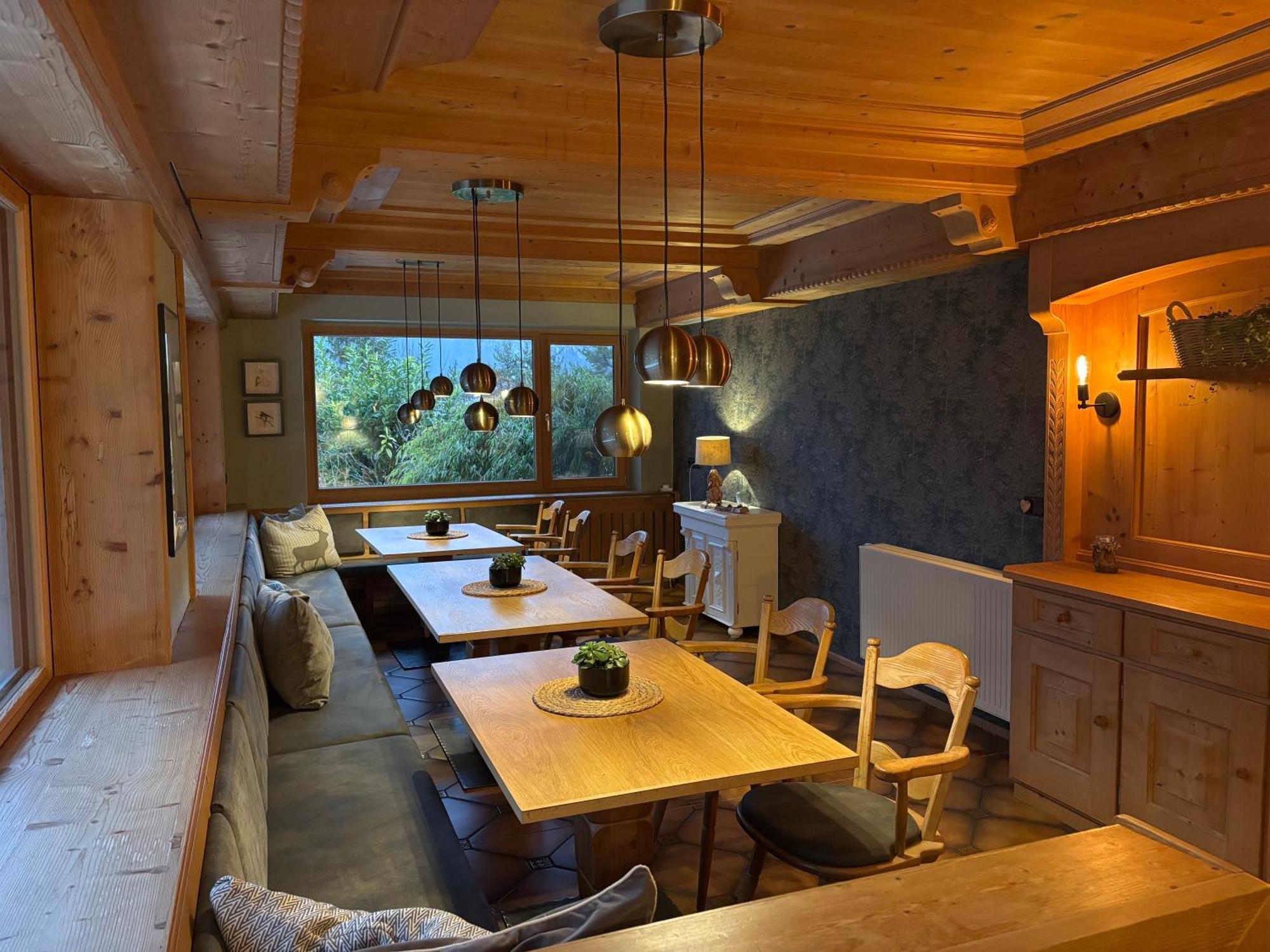Dreimaederlhaus Am Berg Apartment Пфронтен Екстериор снимка