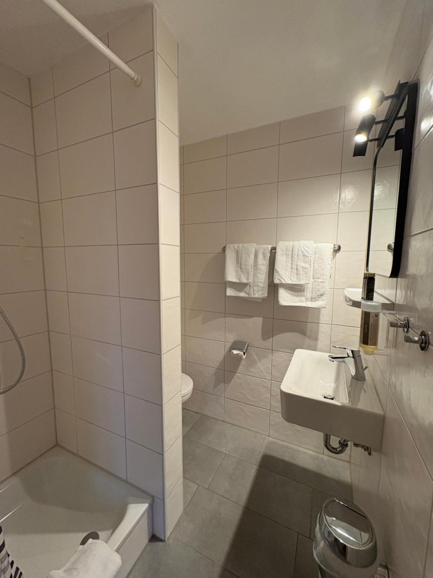 Dreimaederlhaus Am Berg Apartment Пфронтен Екстериор снимка