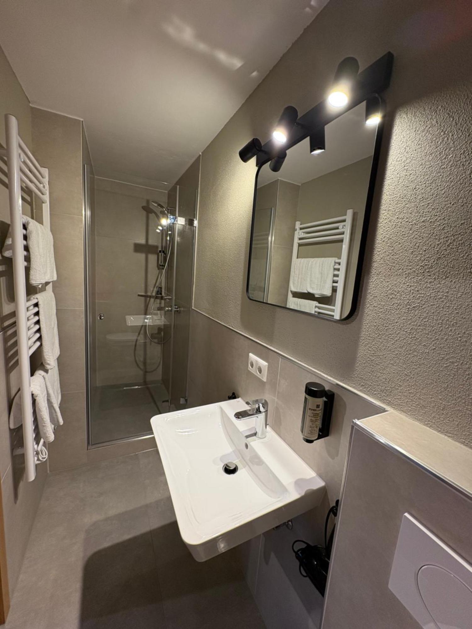 Dreimaederlhaus Am Berg Apartment Пфронтен Екстериор снимка